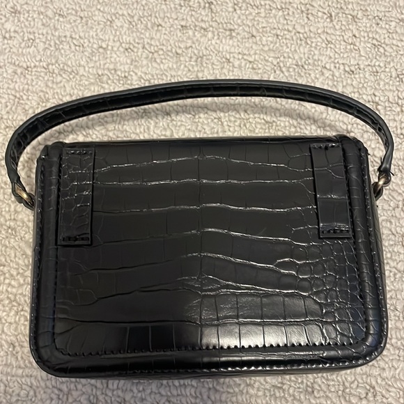 Zara faux croc purse with gold hardware - Picture 2 of 2
